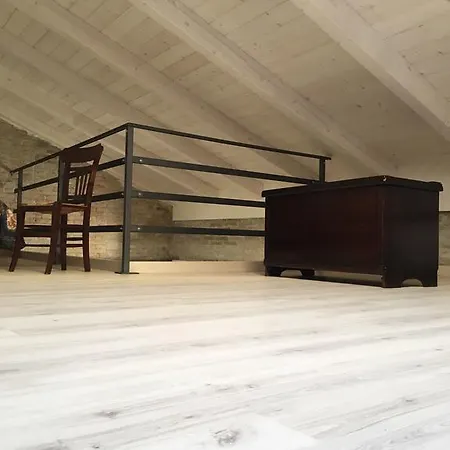 בית נופש Casa Piazza Gramsci 1 *