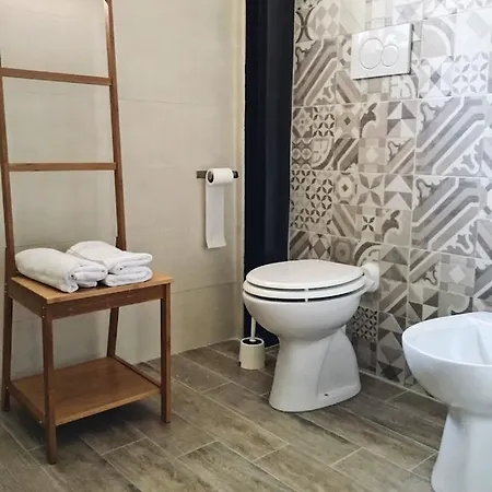 בית נופש Casa Piazza Gramsci 1 *